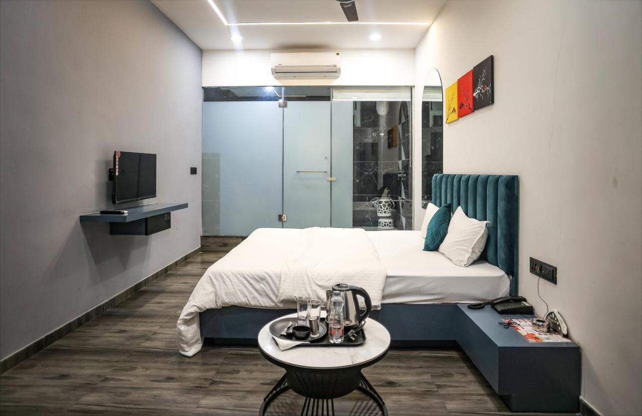 Hotel The Parker Inn By Kbnt Group Surat Exterior photo